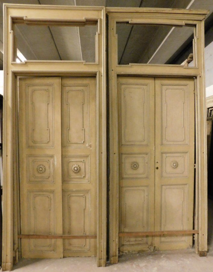 pts645: Due porte em estilo Luís XVI, altura 304 cm x 125 cm de largura máxima.